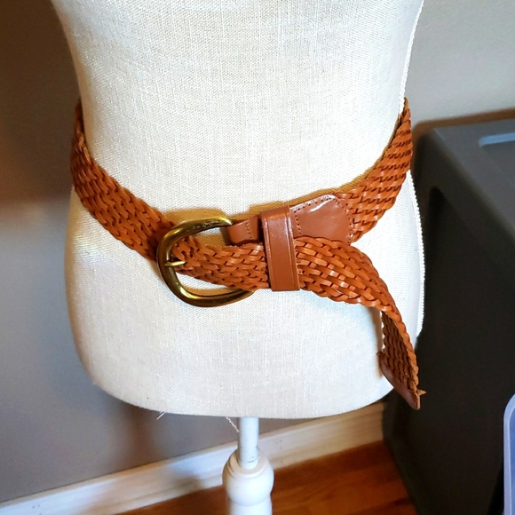 Liz Claiborne Accessories Vintage 9s Geuine Leather Braided Detail